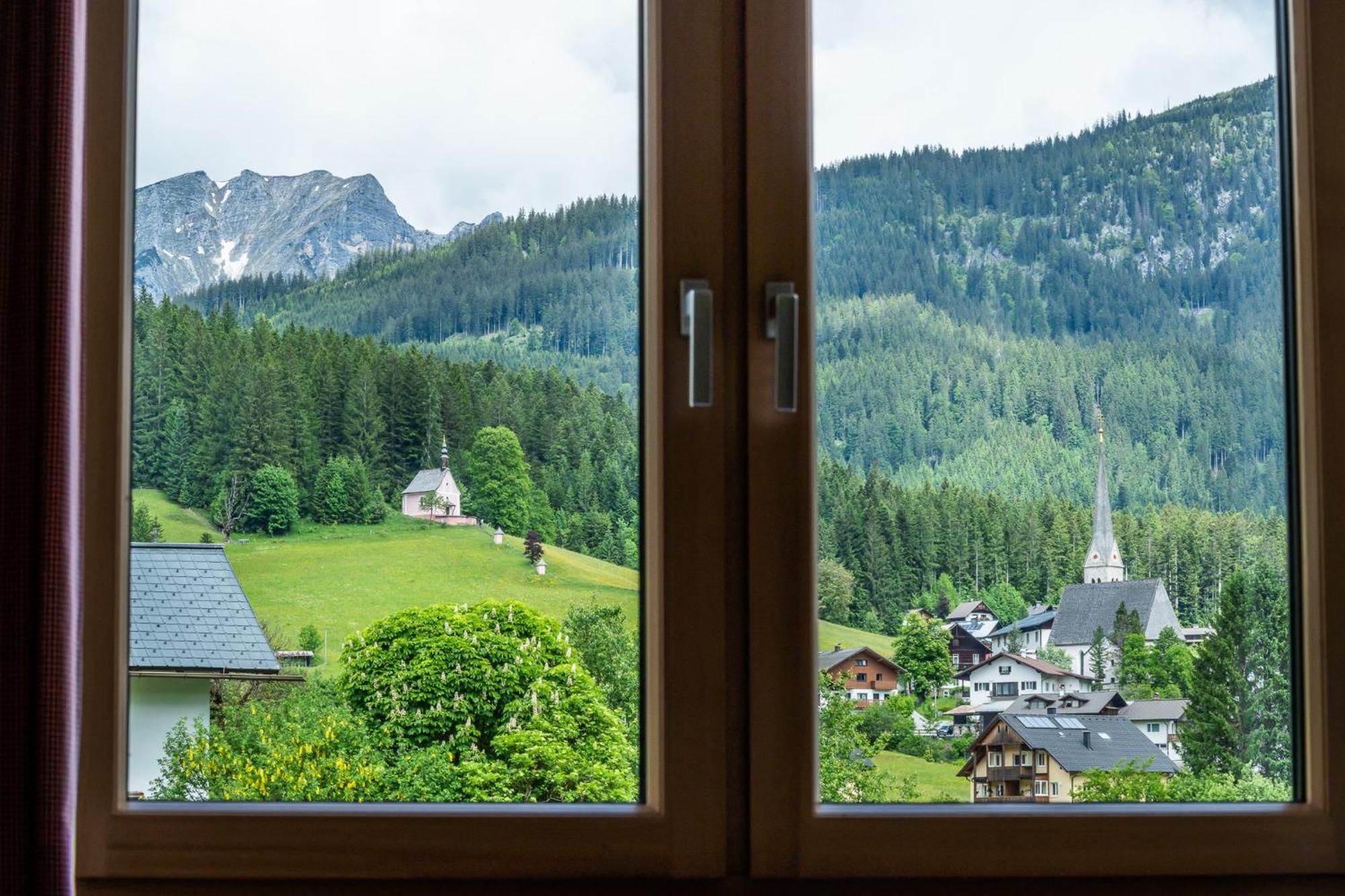 Hotel Haus Friedrich à Gosau Extérieur photo