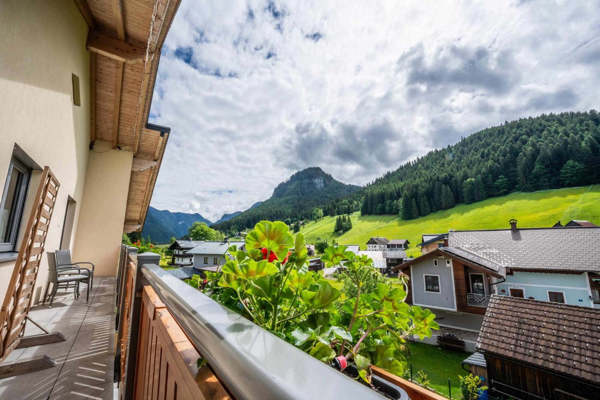 Hotel Haus Friedrich à Gosau Extérieur photo